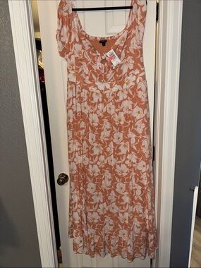 torrid Peach and White Floral Scoop-Neck Maxi Dress